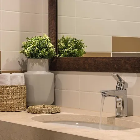 The Boutique Square - Free Compliments - Free Wi-fi - Location - Nearby Paid Parking Hotel 3*