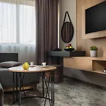 The Boutique Hotel: Square Convenience