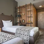 The Boutique Hotel: Square Convenience Hotel