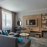 The Boutique Square - Free Compliments - Free Wi-fi - Location - Nearby Paid Parking Hotel