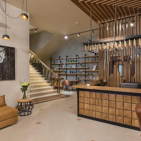 호텔 The Boutique Square - Free Compliments - Free Wi-fi - Location - Nearby Paid Parking 3*