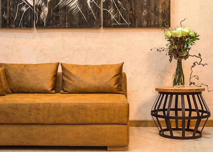 The Boutique Square - Free Compliments - Free Wi-fi - Location - Nearby Paid Parking