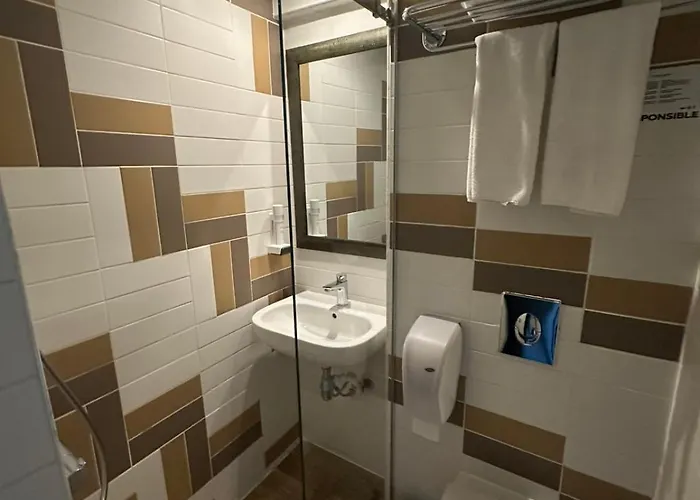 The Boutique Square - Free Compliments - Free Wi-fi - Location - Nearby Paid Parking