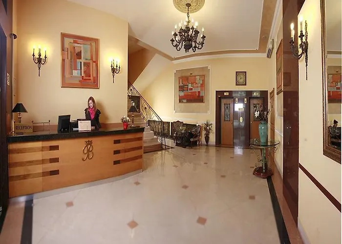 The Boutique Square - Free Compliments - Free Wi-fi - Location - Nearby Paid Parking